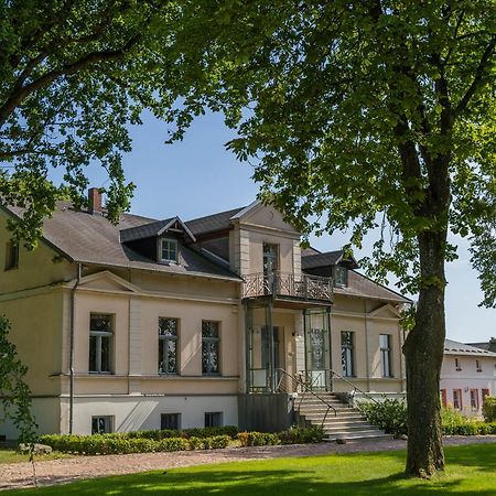 Gutshof Gross Behnkenhagen Apartment ภายนอก รูปภาพ