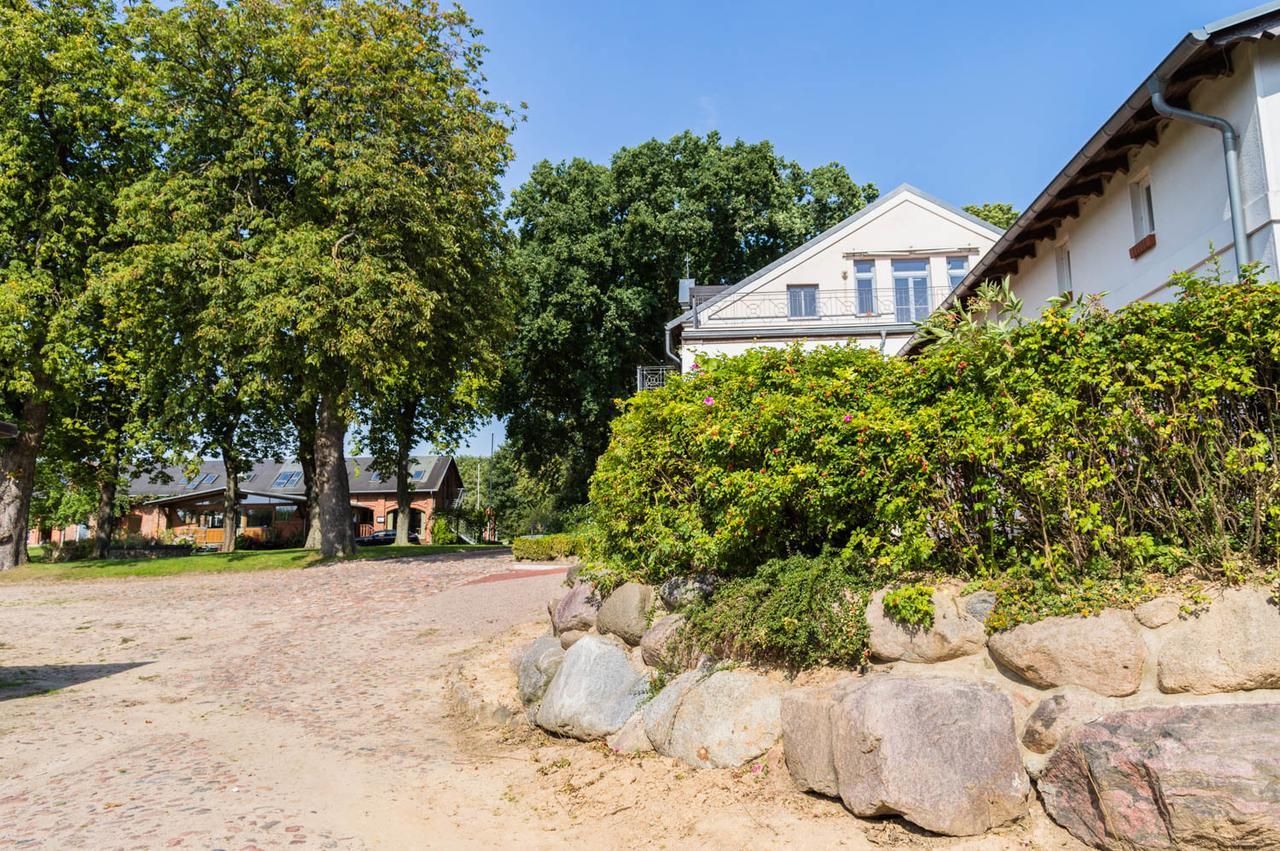 Gutshof Gross Behnkenhagen Apartment ภายนอก รูปภาพ