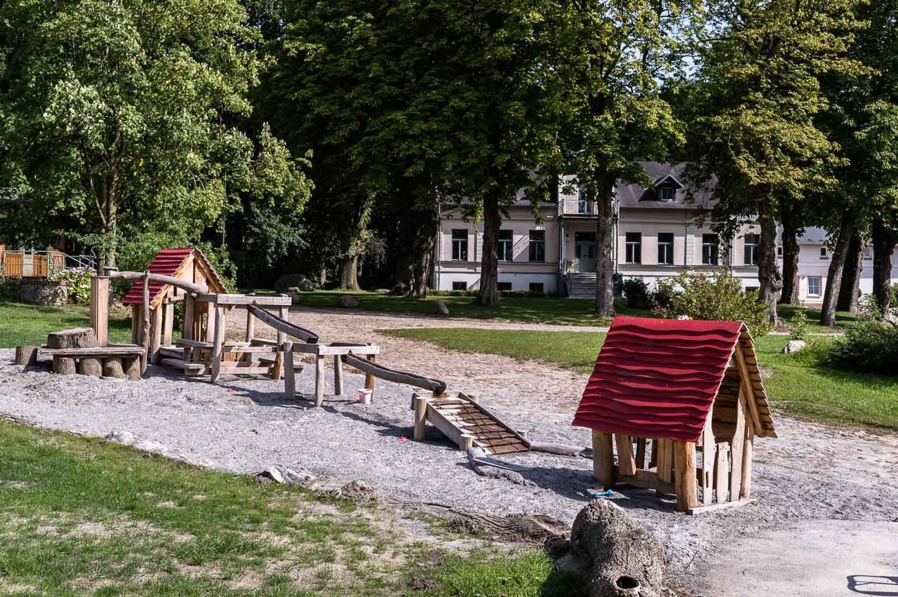 Gutshof Gross Behnkenhagen Apartment ภายนอก รูปภาพ