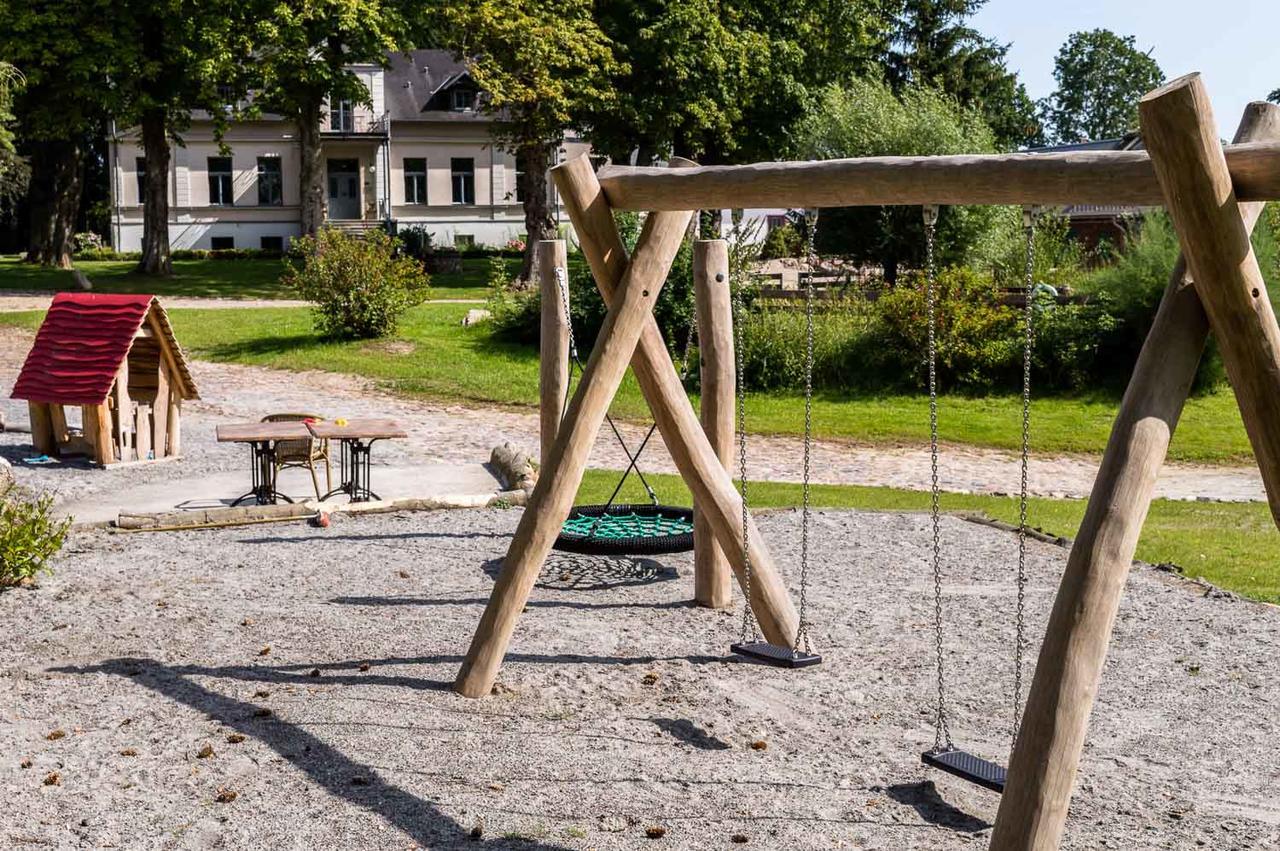 Gutshof Gross Behnkenhagen Apartment ภายนอก รูปภาพ